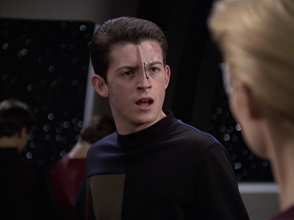 extant_StarTrek_VOY_6x18-AshesToAshes_01151.jpg