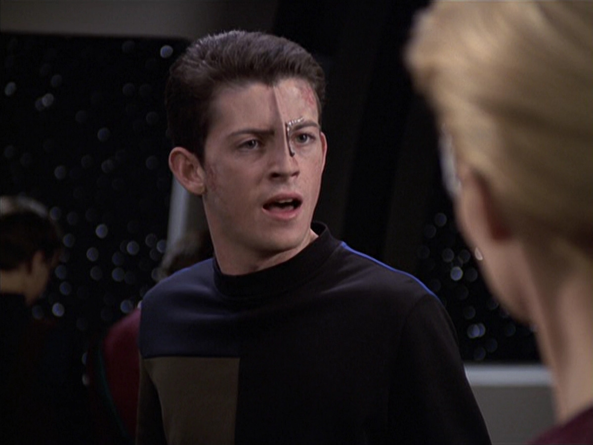 extant_StarTrek_VOY_6x18-AshesToAshes_01153.jpg