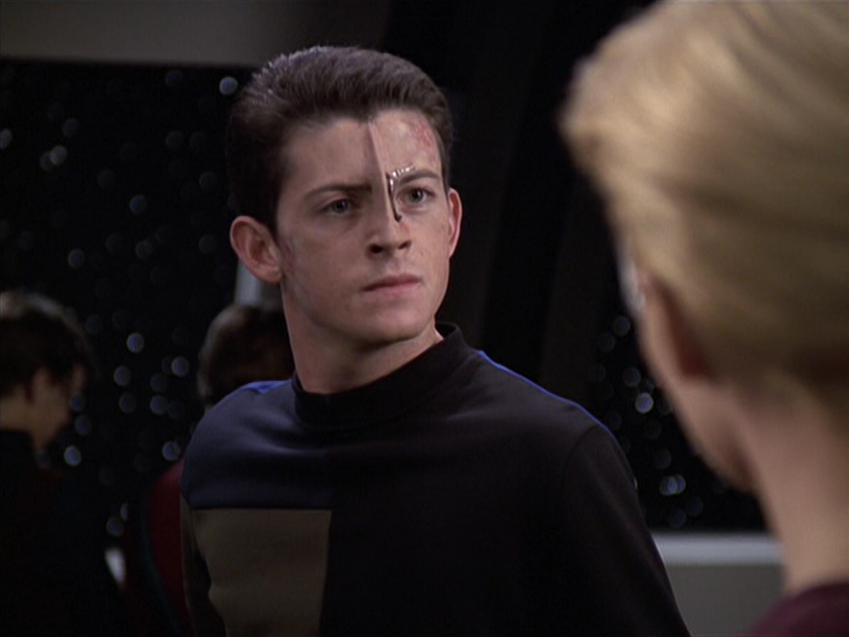 extant_StarTrek_VOY_6x18-AshesToAshes_01168.jpg
