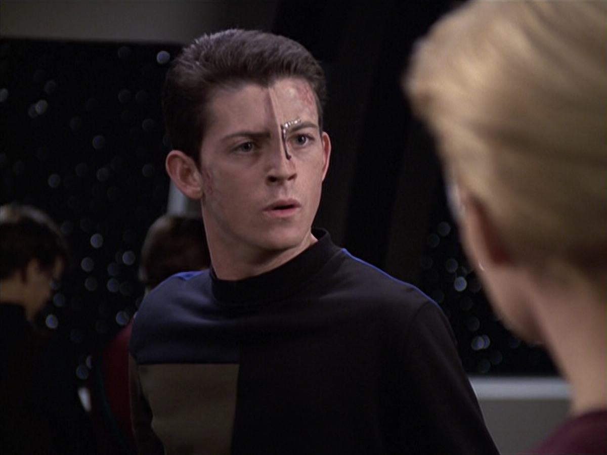 extant_StarTrek_VOY_6x18-AshesToAshes_01169.jpg
