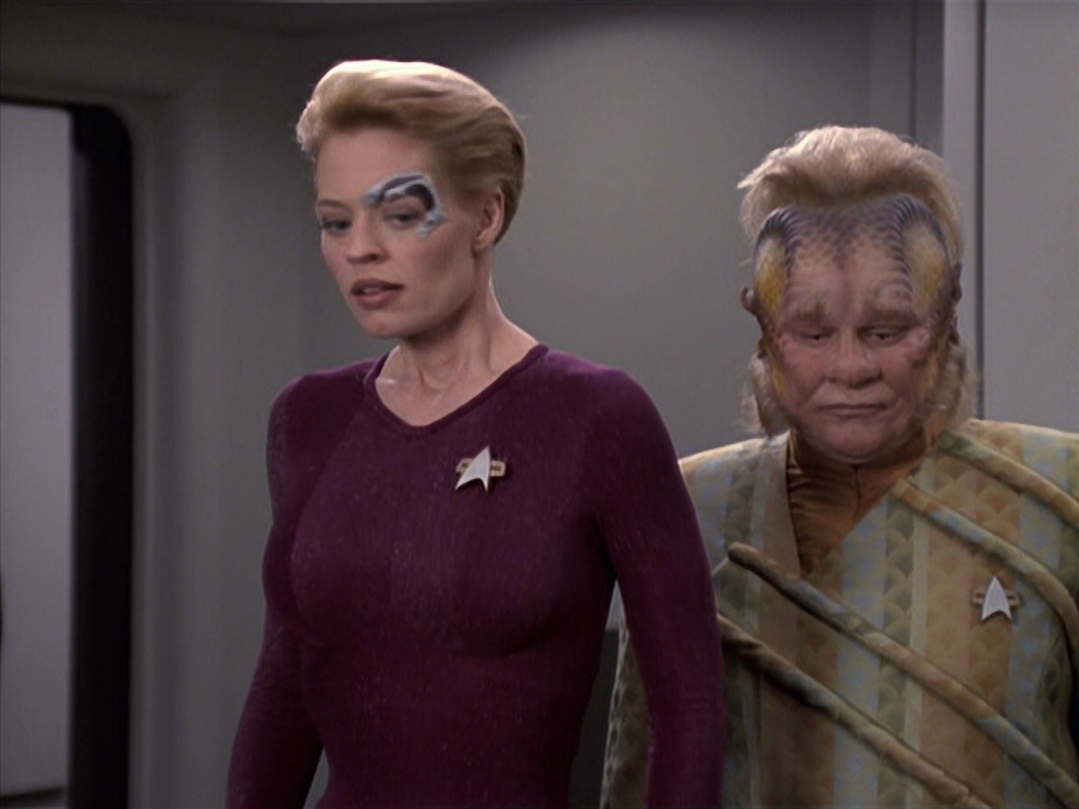 extant_StarTrek_VOY_6x18-AshesToAshes_01180.jpg