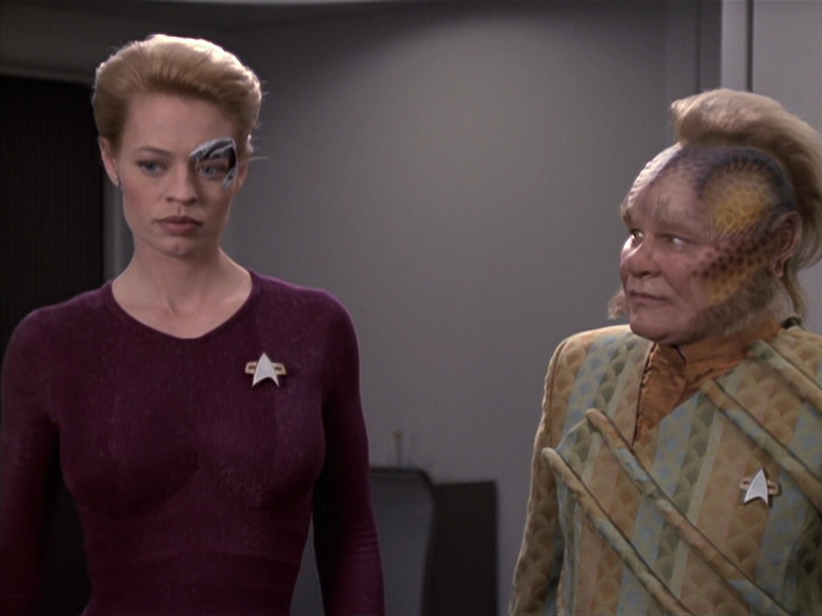 extant_StarTrek_VOY_6x18-AshesToAshes_01183.jpg