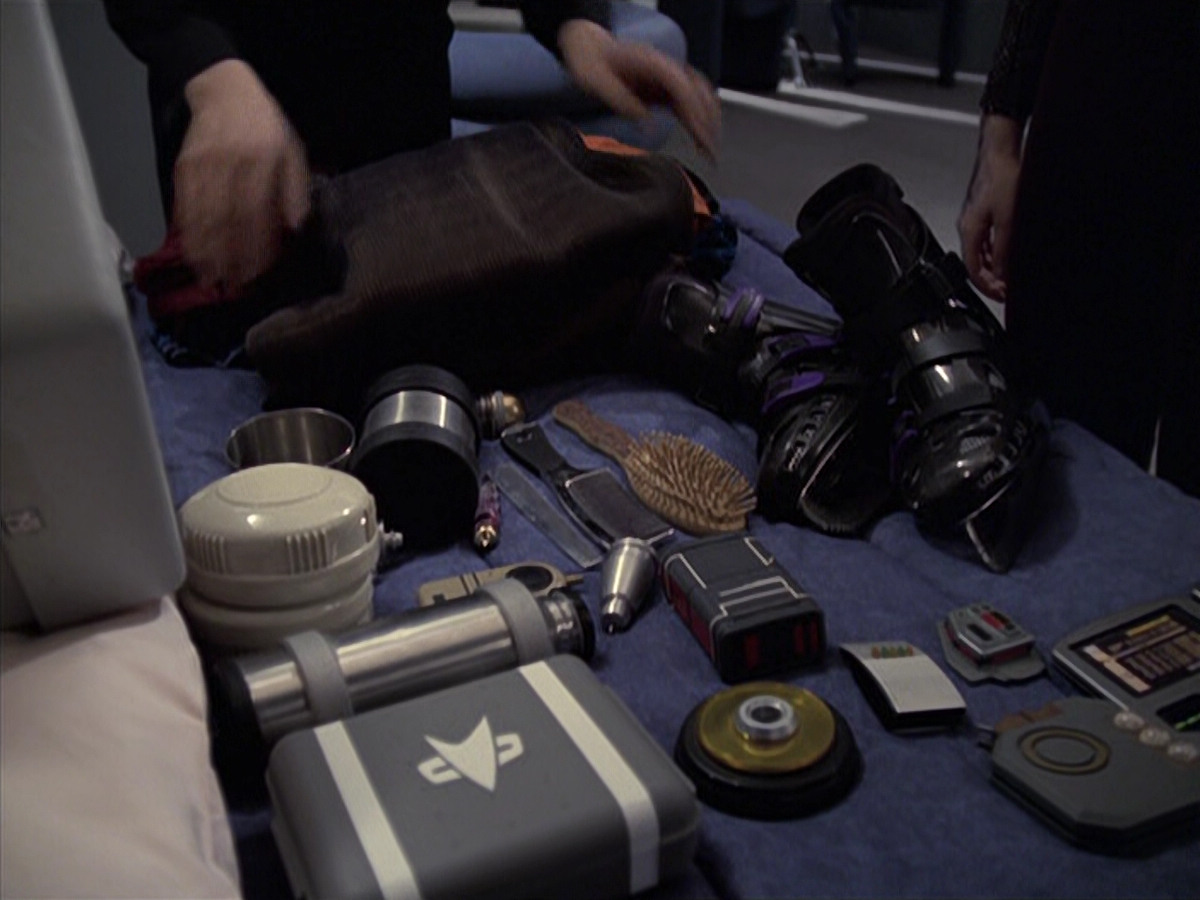 extant_StarTrek_VOY_6x18-AshesToAshes_01185.jpg