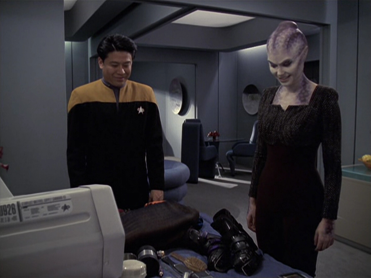 extant_StarTrek_VOY_6x18-AshesToAshes_01190.jpg