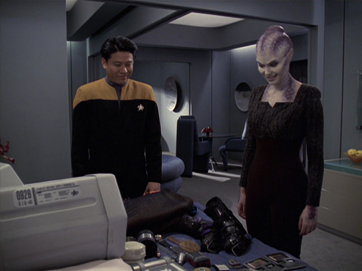 extant_StarTrek_VOY_6x18-AshesToAshes_01191.jpg