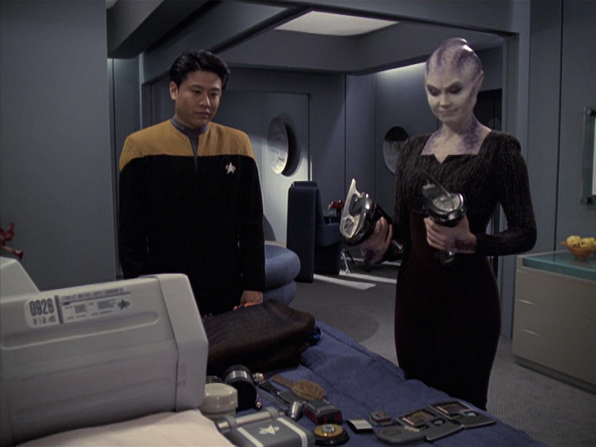 extant_StarTrek_VOY_6x18-AshesToAshes_01199.jpg