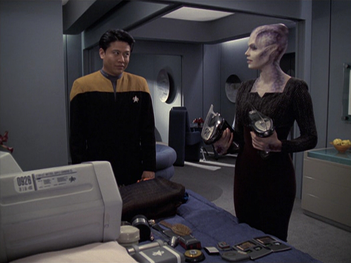 extant_StarTrek_VOY_6x18-AshesToAshes_01201.jpg