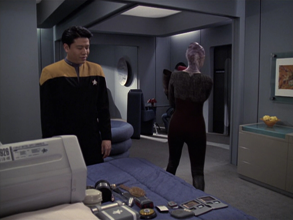 extant_StarTrek_VOY_6x18-AshesToAshes_01213.jpg