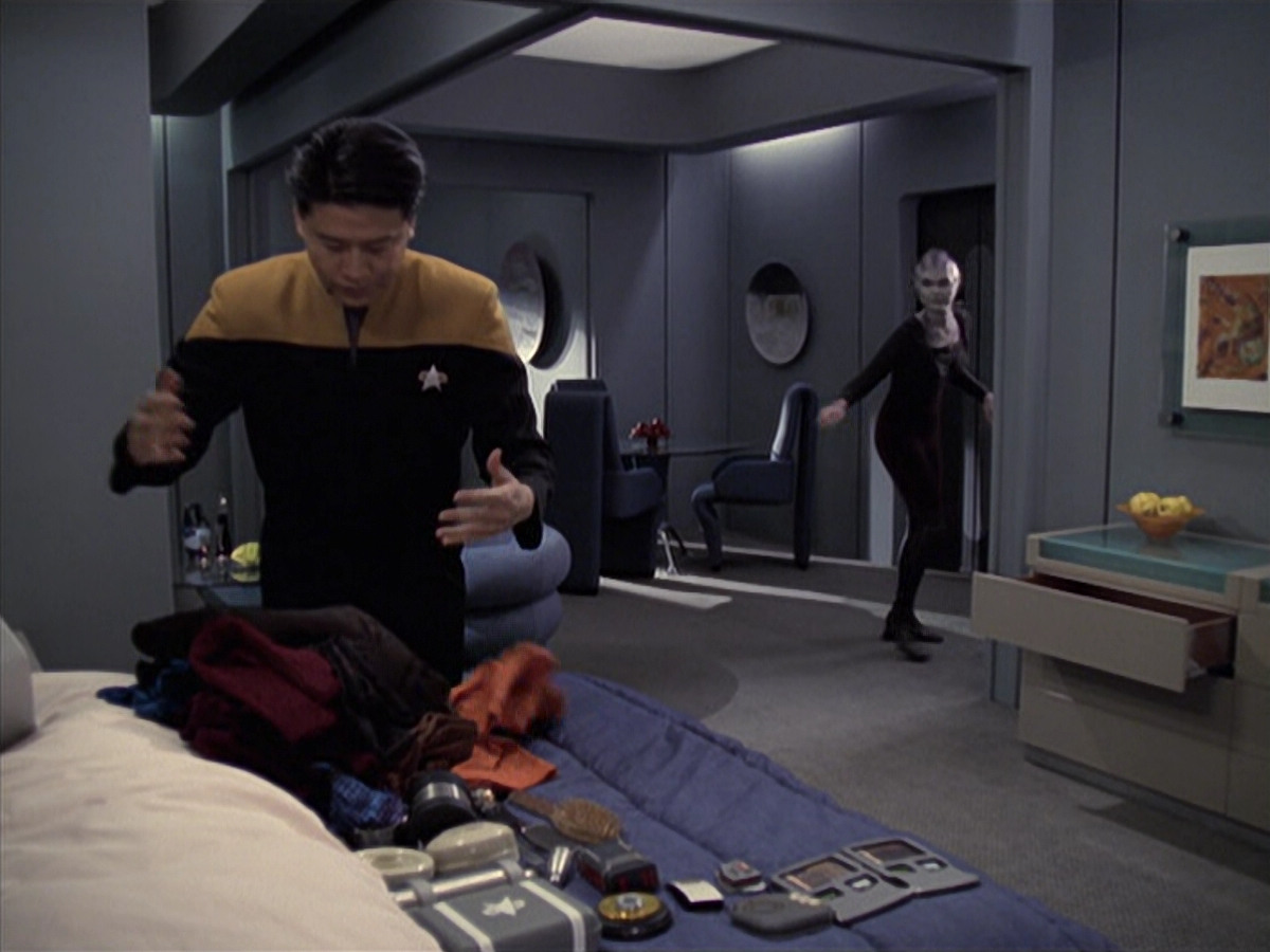 extant_StarTrek_VOY_6x18-AshesToAshes_01229.jpg