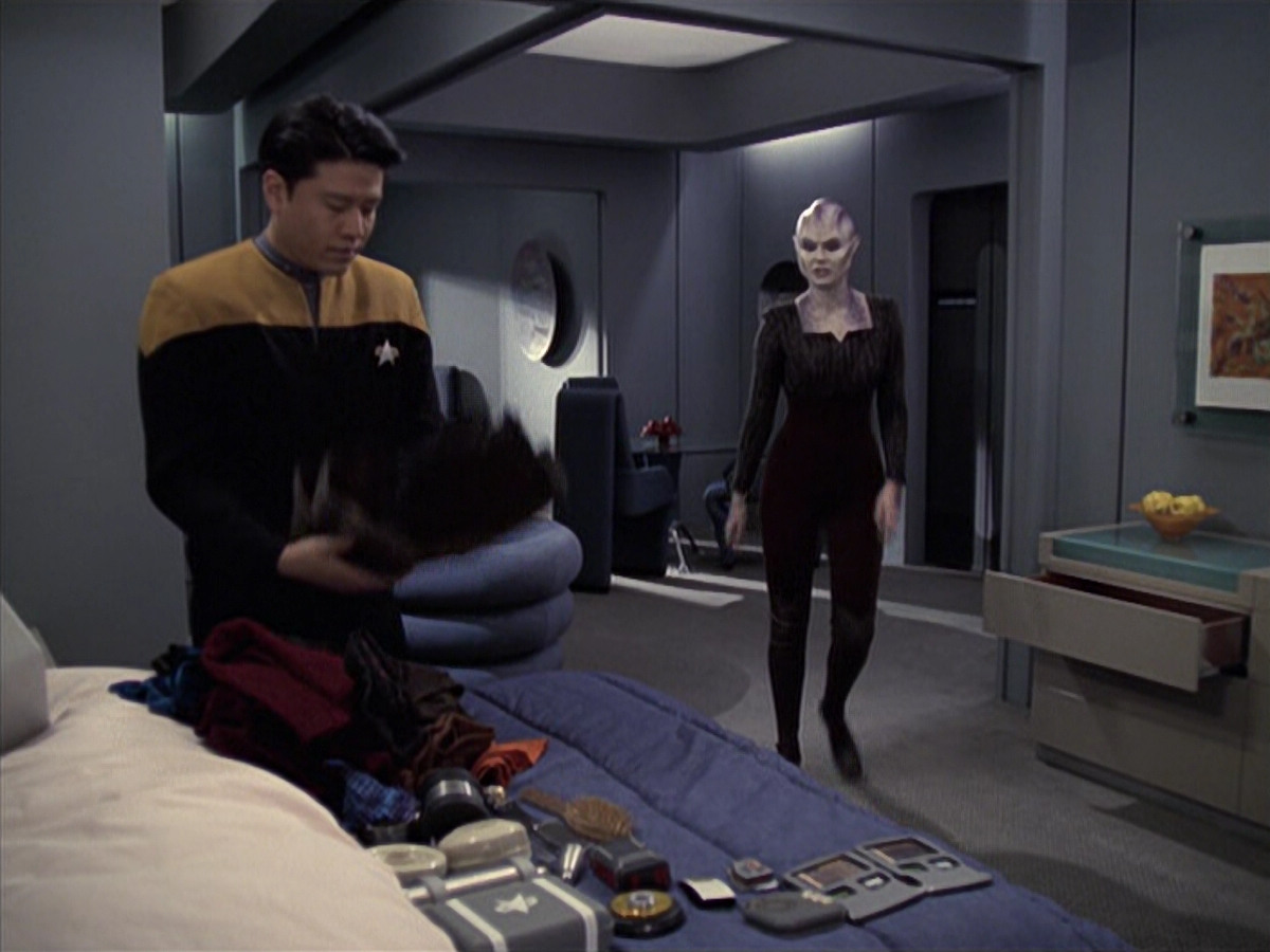 extant_StarTrek_VOY_6x18-AshesToAshes_01231.jpg