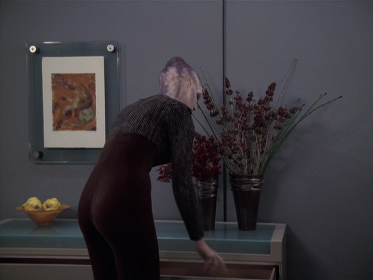 extant_StarTrek_VOY_6x18-AshesToAshes_01246.jpg
