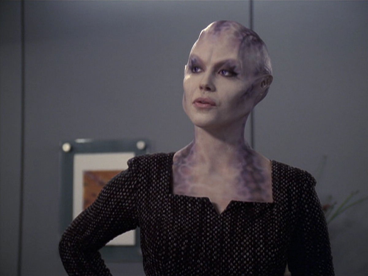 extant_StarTrek_VOY_6x18-AshesToAshes_01267.jpg