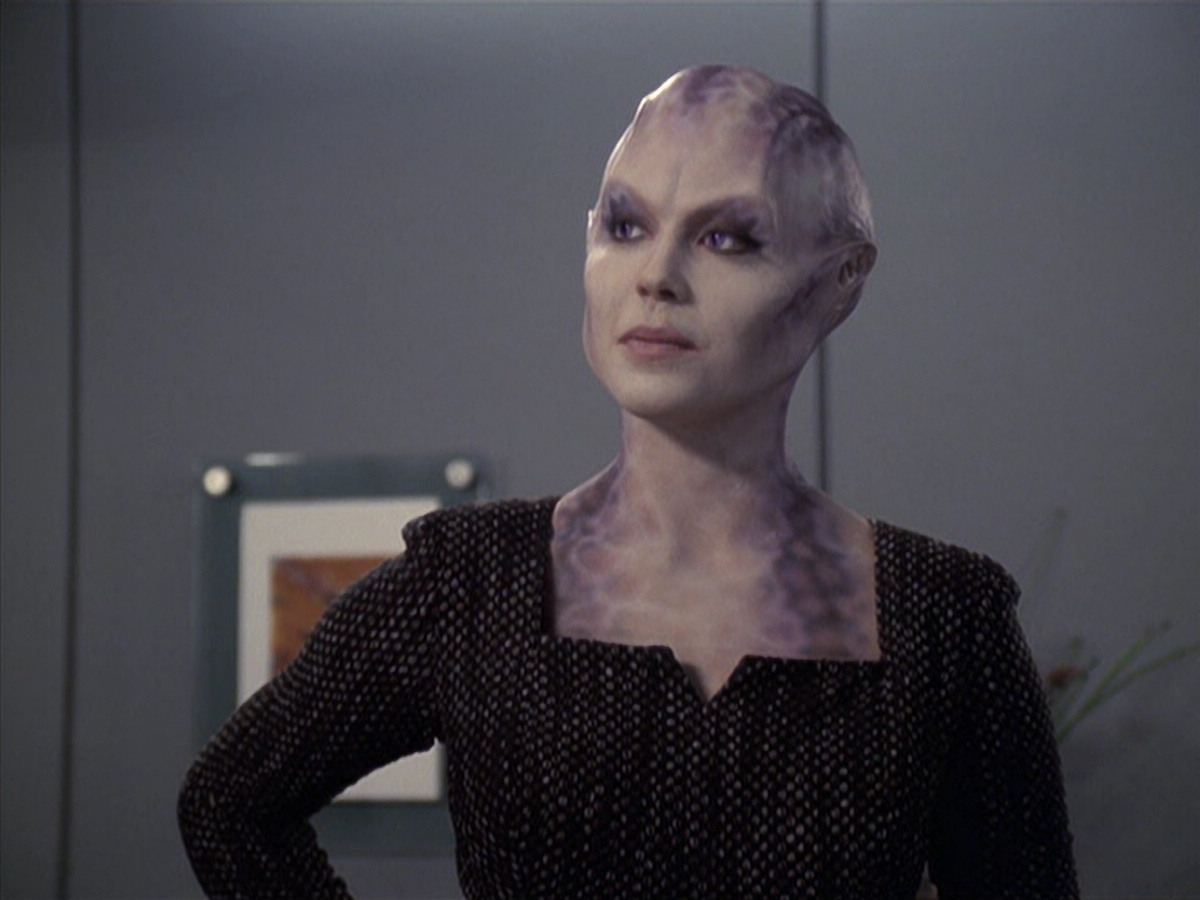 extant_StarTrek_VOY_6x18-AshesToAshes_01268.jpg