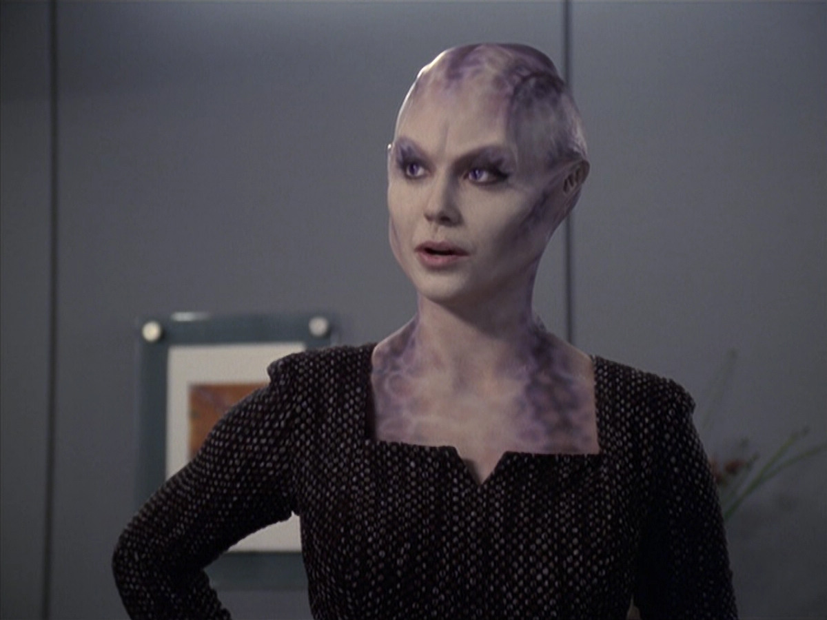 extant_StarTrek_VOY_6x18-AshesToAshes_01270.jpg