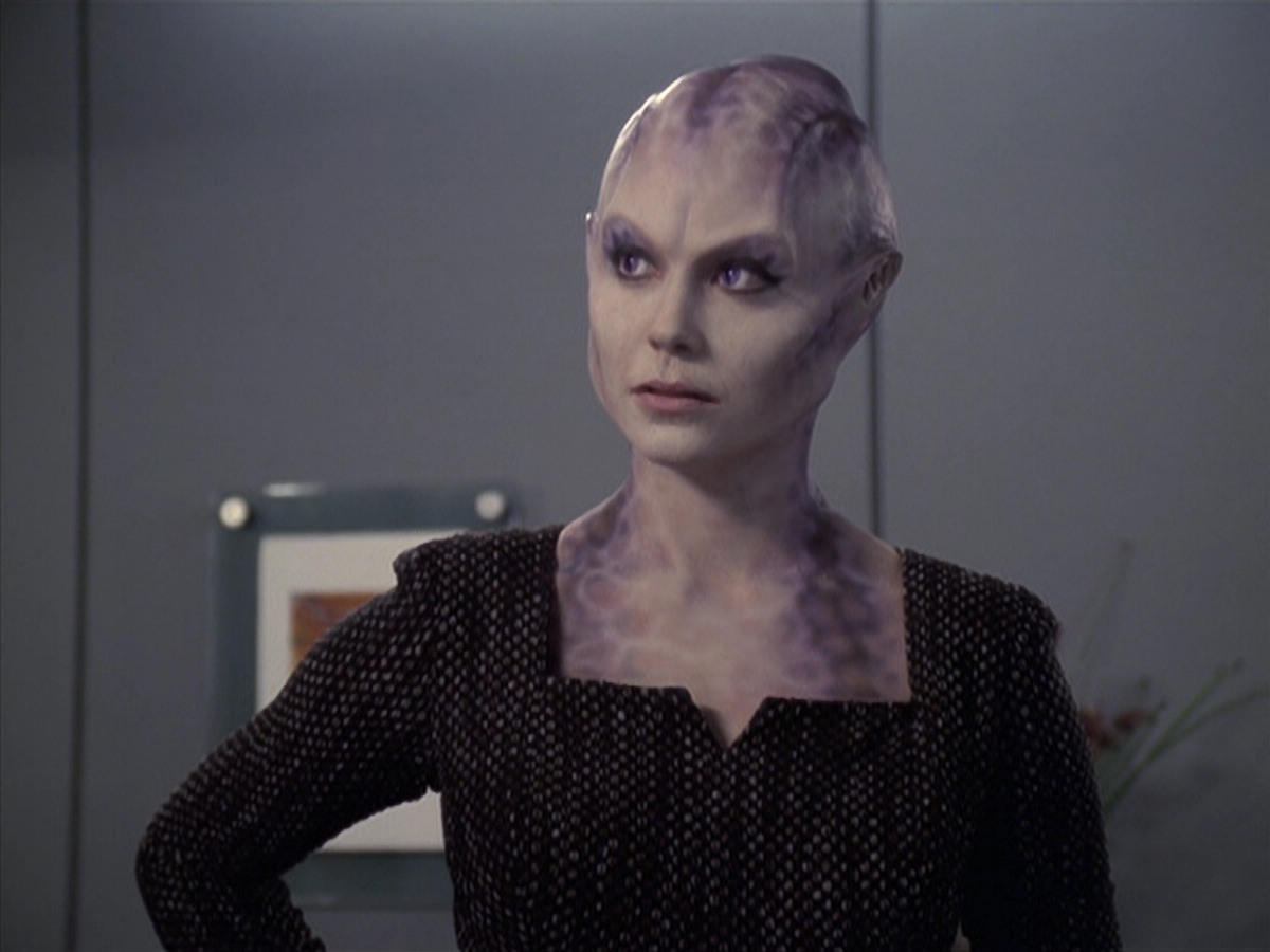extant_StarTrek_VOY_6x18-AshesToAshes_01277.jpg