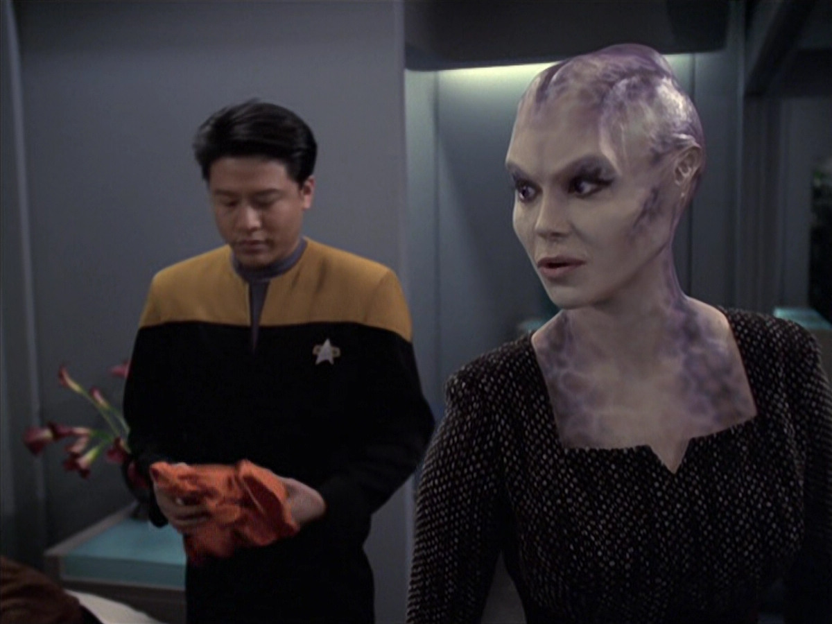 extant_StarTrek_VOY_6x18-AshesToAshes_01310.jpg