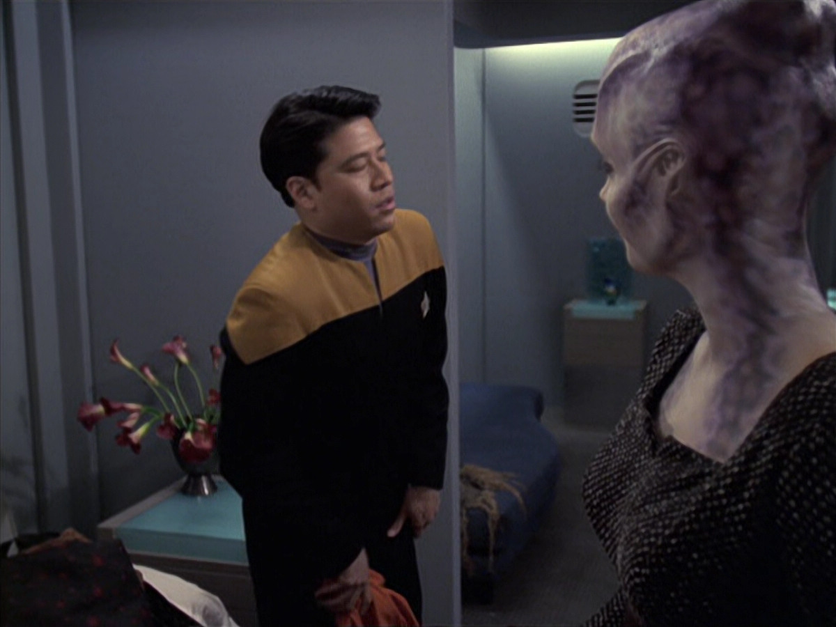 extant_StarTrek_VOY_6x18-AshesToAshes_01323.jpg