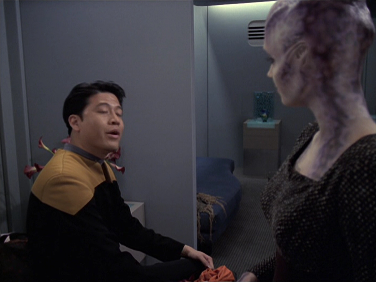 extant_StarTrek_VOY_6x18-AshesToAshes_01329.jpg