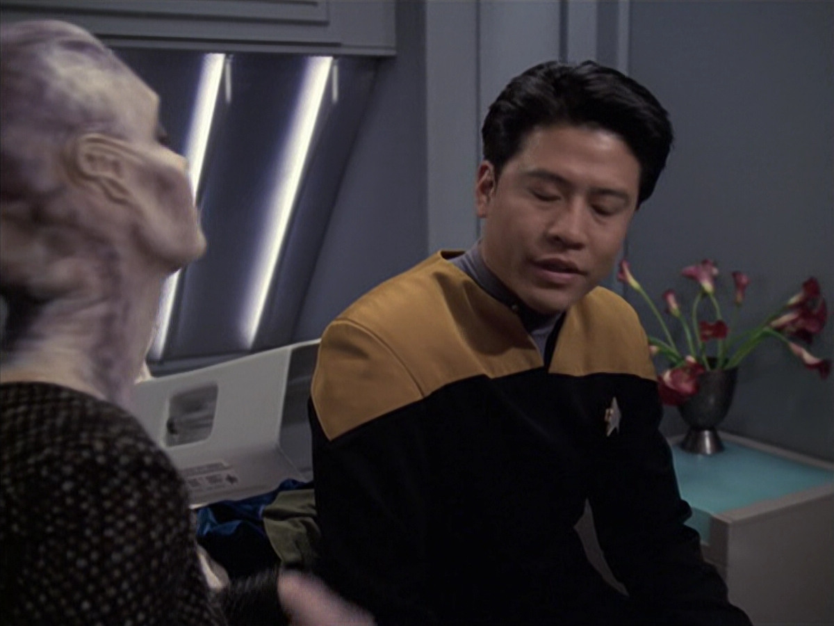 extant_StarTrek_VOY_6x18-AshesToAshes_01349.jpg
