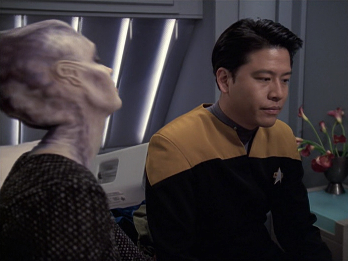 extant_StarTrek_VOY_6x18-AshesToAshes_01350.jpg