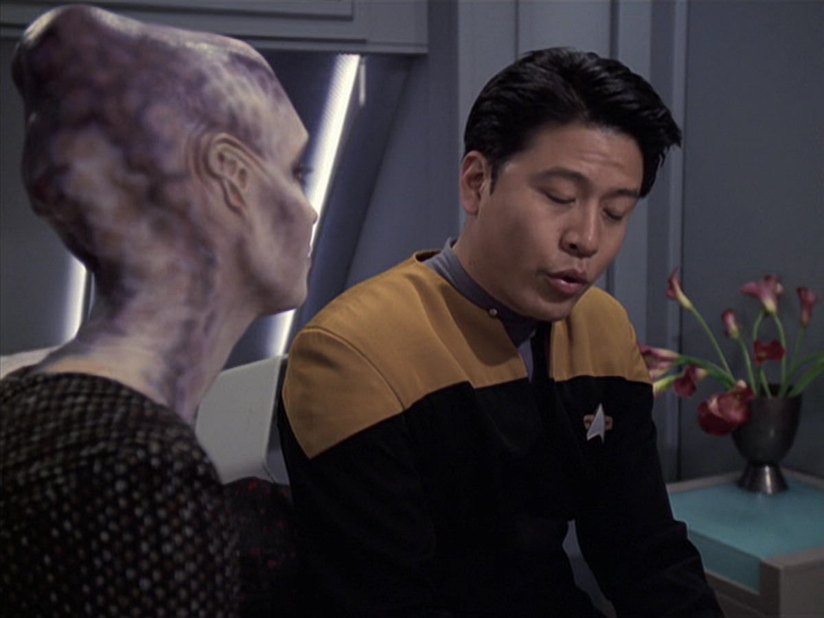 extant_StarTrek_VOY_6x18-AshesToAshes_01368.jpg