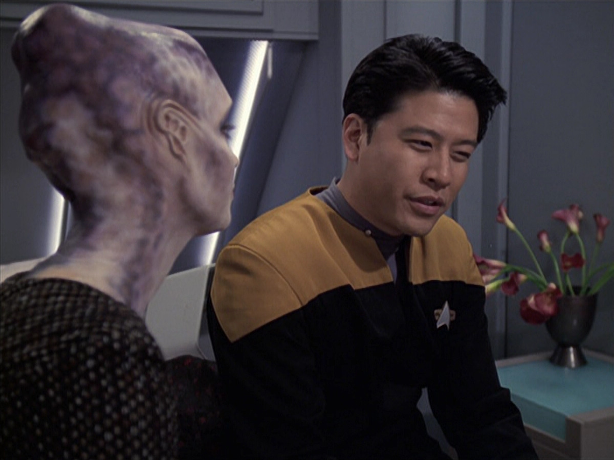 extant_StarTrek_VOY_6x18-AshesToAshes_01369.jpg
