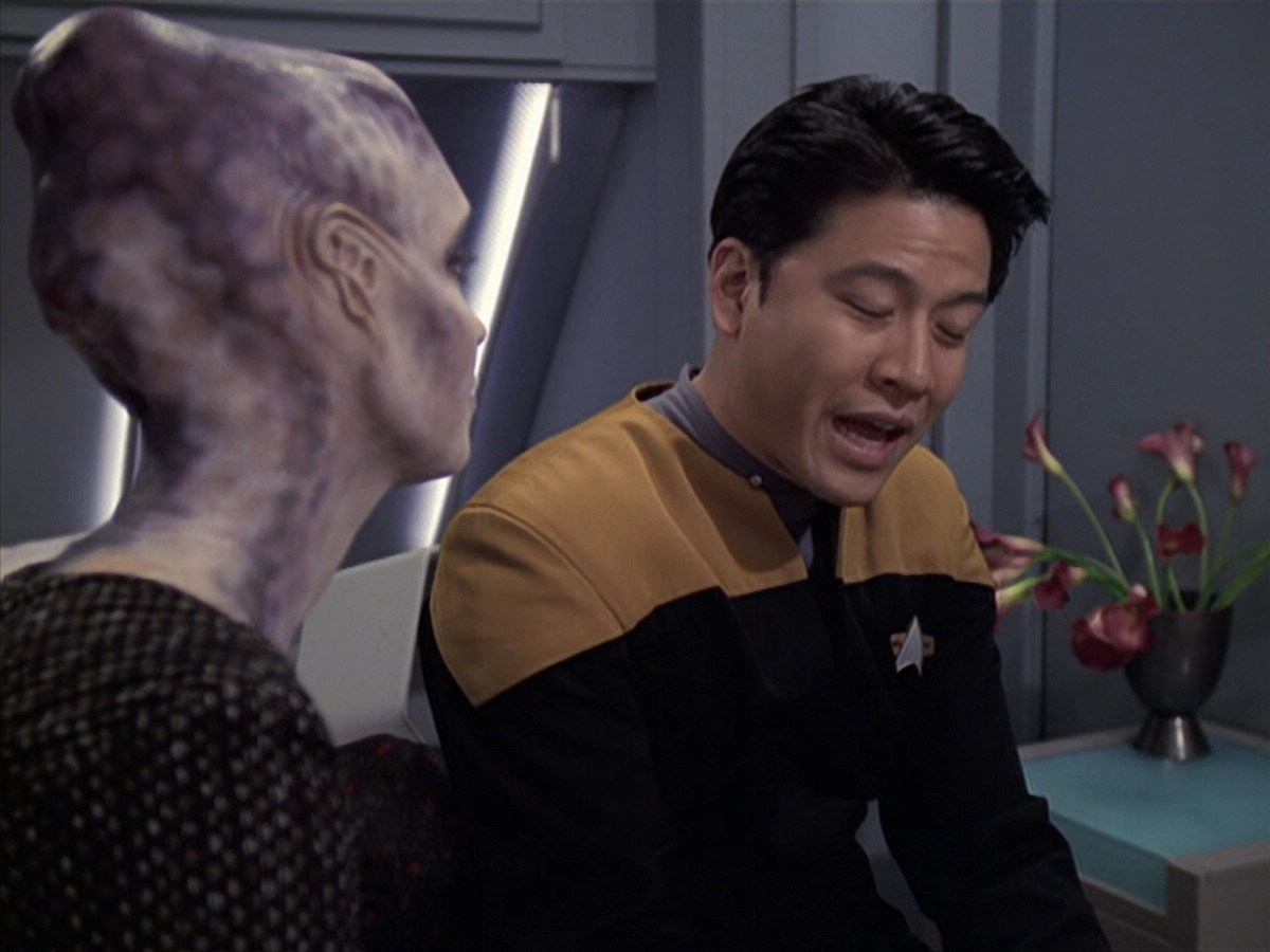 extant_StarTrek_VOY_6x18-AshesToAshes_01371.jpg