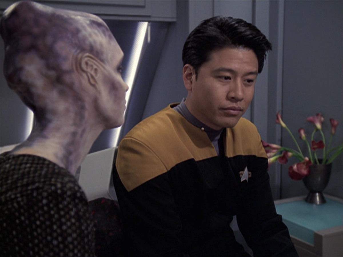 extant_StarTrek_VOY_6x18-AshesToAshes_01376.jpg
