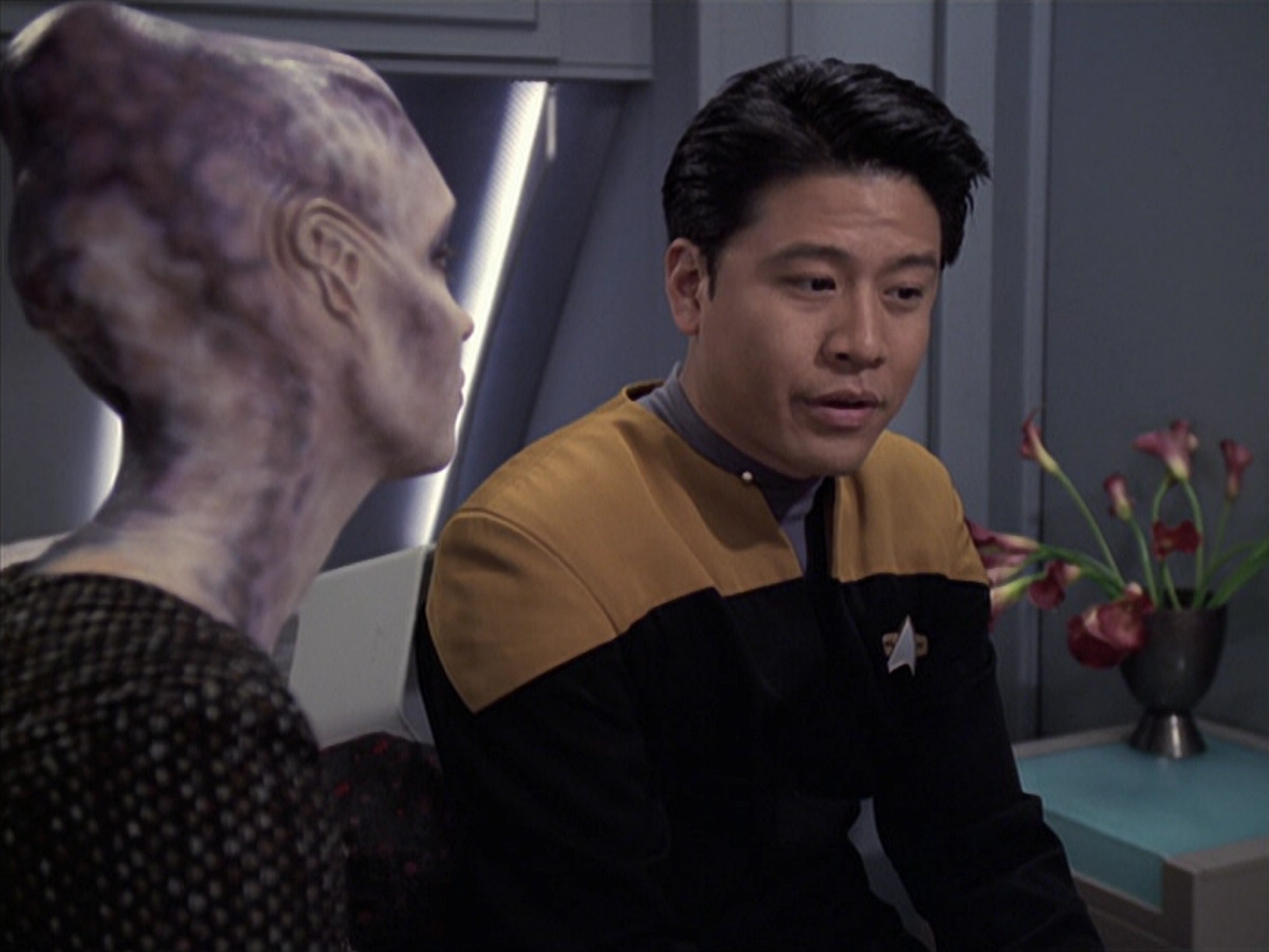 extant_StarTrek_VOY_6x18-AshesToAshes_01378.jpg