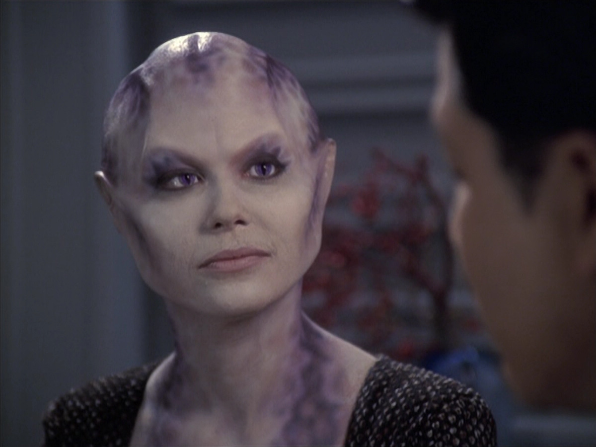 extant_StarTrek_VOY_6x18-AshesToAshes_01409.jpg
