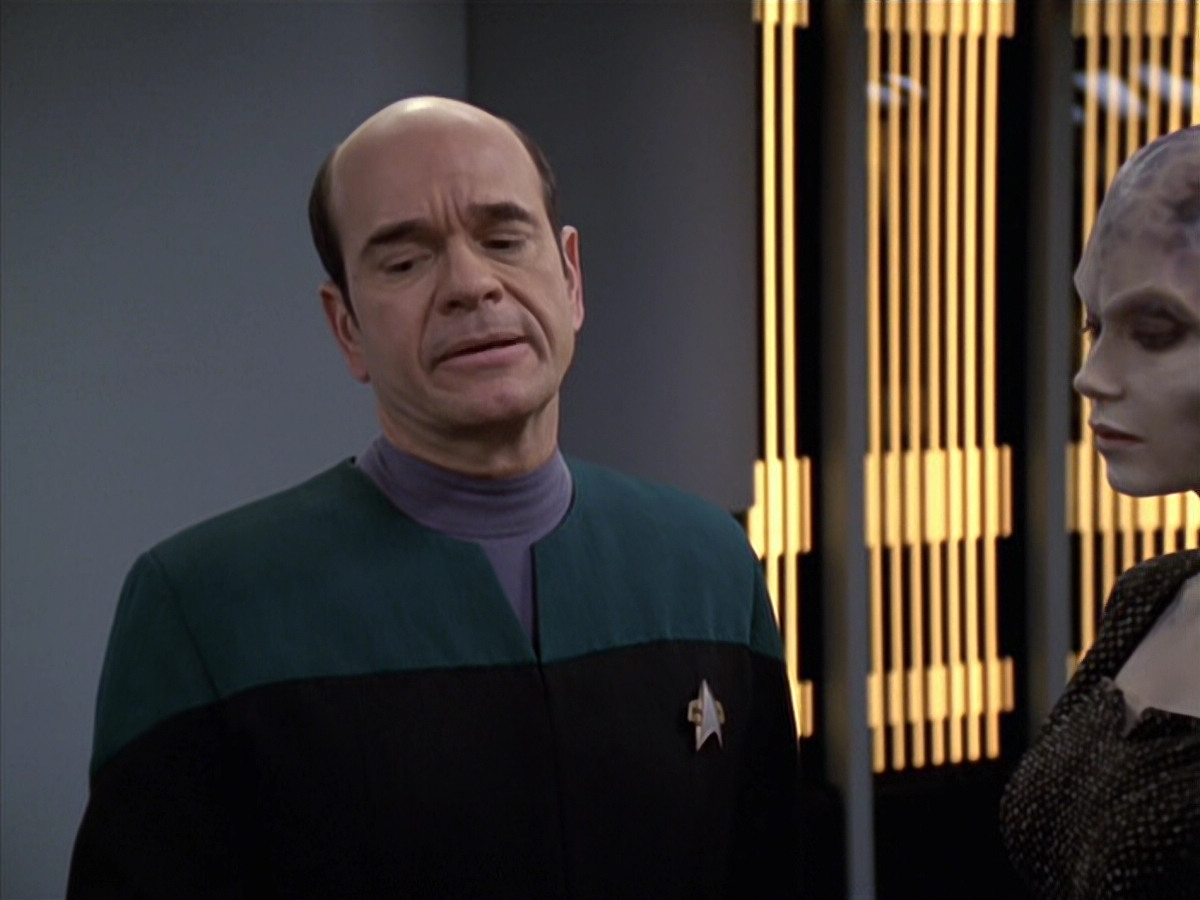 extant_StarTrek_VOY_6x18-AshesToAshes_01446.jpg