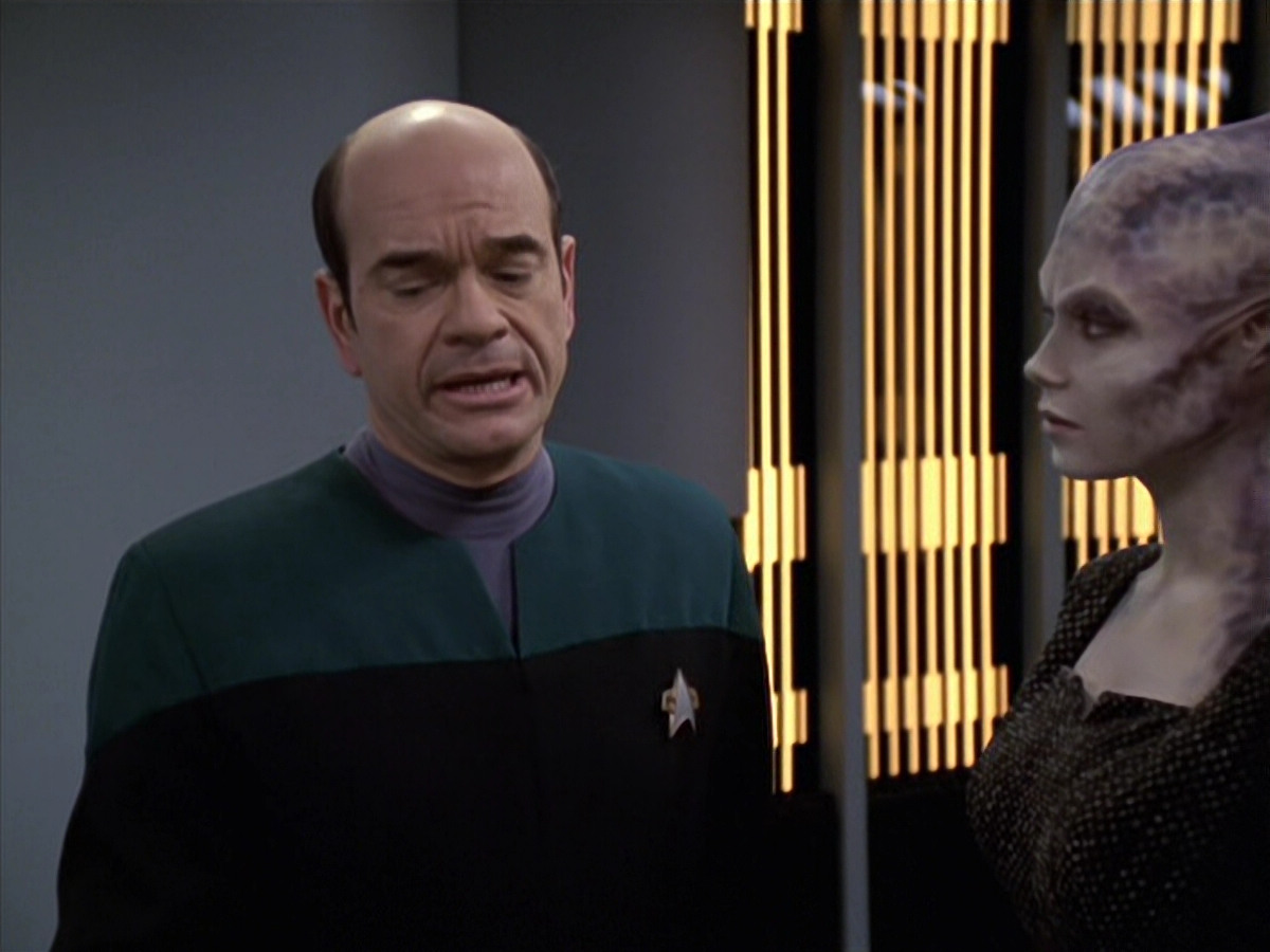 extant_StarTrek_VOY_6x18-AshesToAshes_01447.jpg