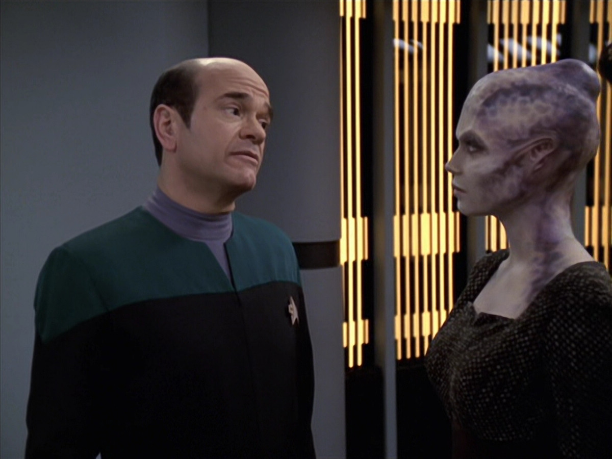extant_StarTrek_VOY_6x18-AshesToAshes_01448.jpg