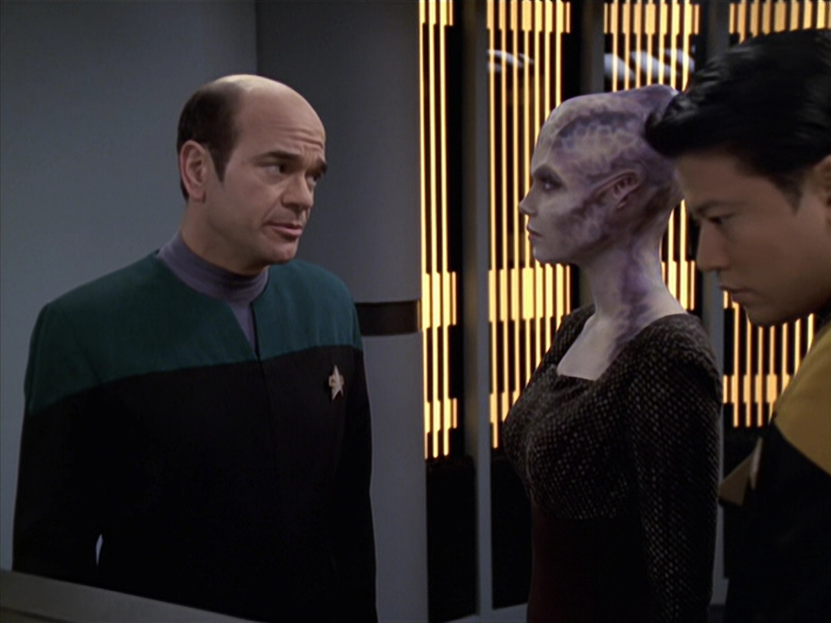 extant_StarTrek_VOY_6x18-AshesToAshes_01450.jpg