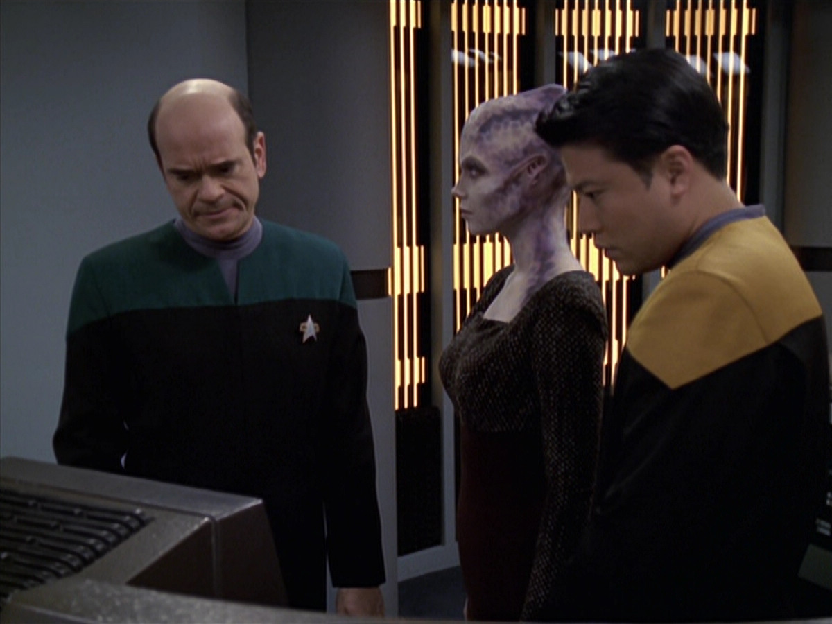 extant_StarTrek_VOY_6x18-AshesToAshes_01455.jpg