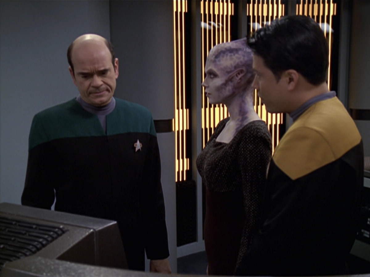 extant_StarTrek_VOY_6x18-AshesToAshes_01457.jpg