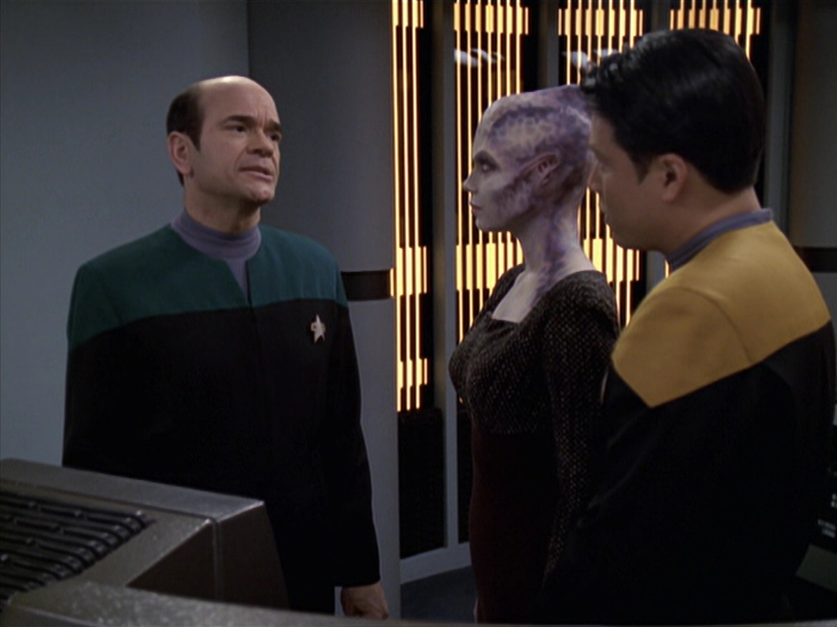 extant_StarTrek_VOY_6x18-AshesToAshes_01459.jpg