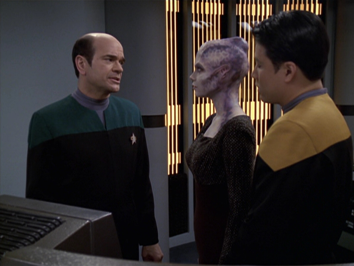 extant_StarTrek_VOY_6x18-AshesToAshes_01465.jpg