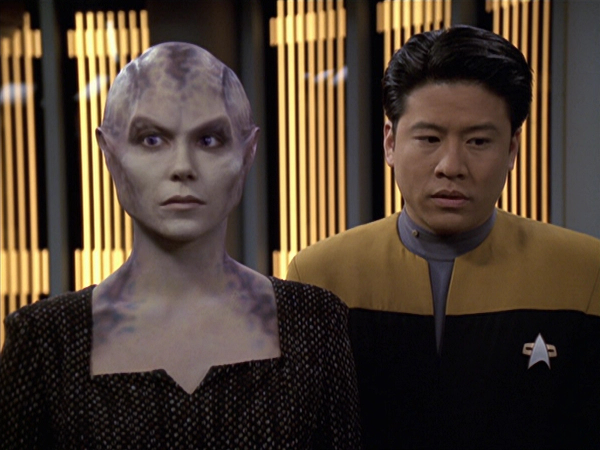 extant_StarTrek_VOY_6x18-AshesToAshes_01467.jpg