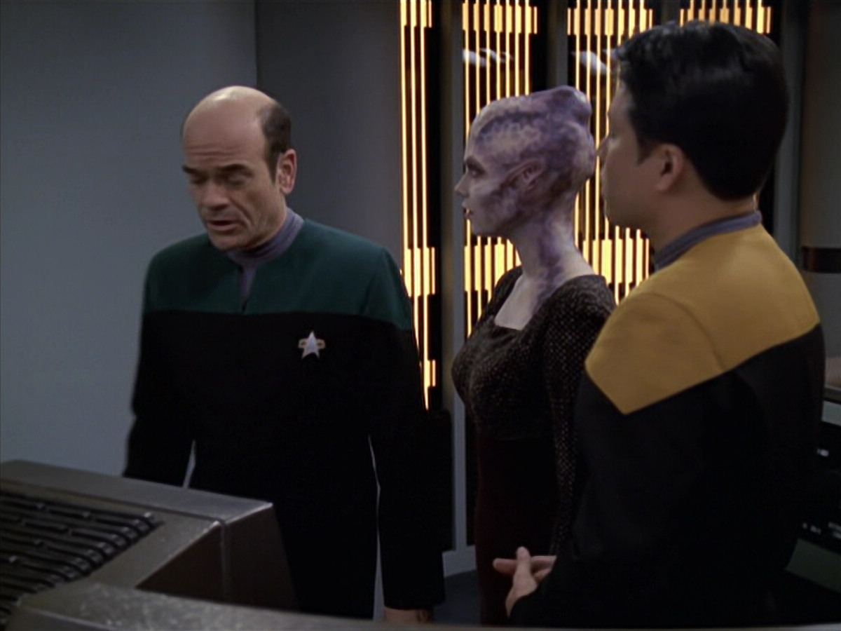 extant_StarTrek_VOY_6x18-AshesToAshes_01483.jpg