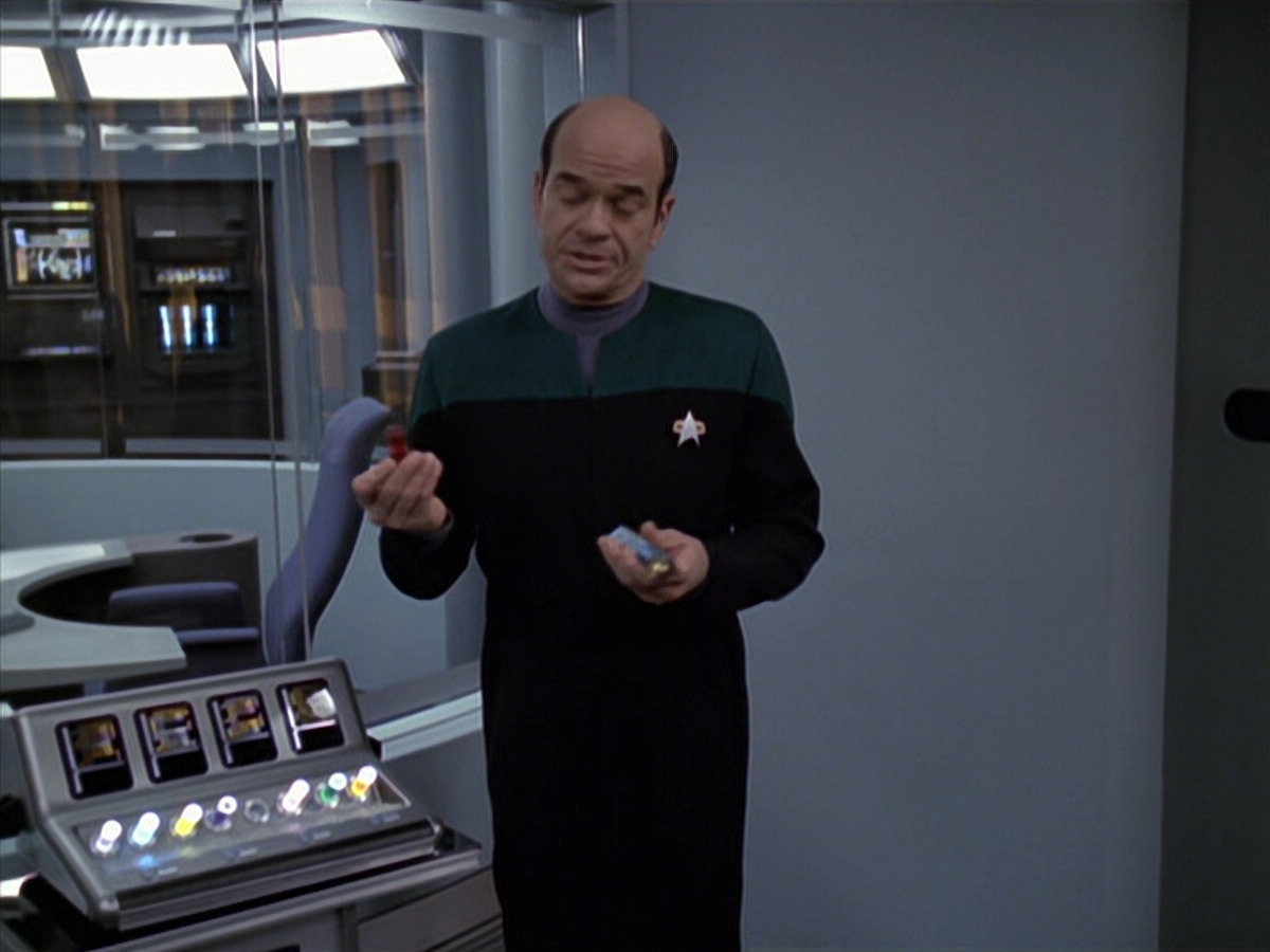 extant_StarTrek_VOY_6x18-AshesToAshes_01493.jpg