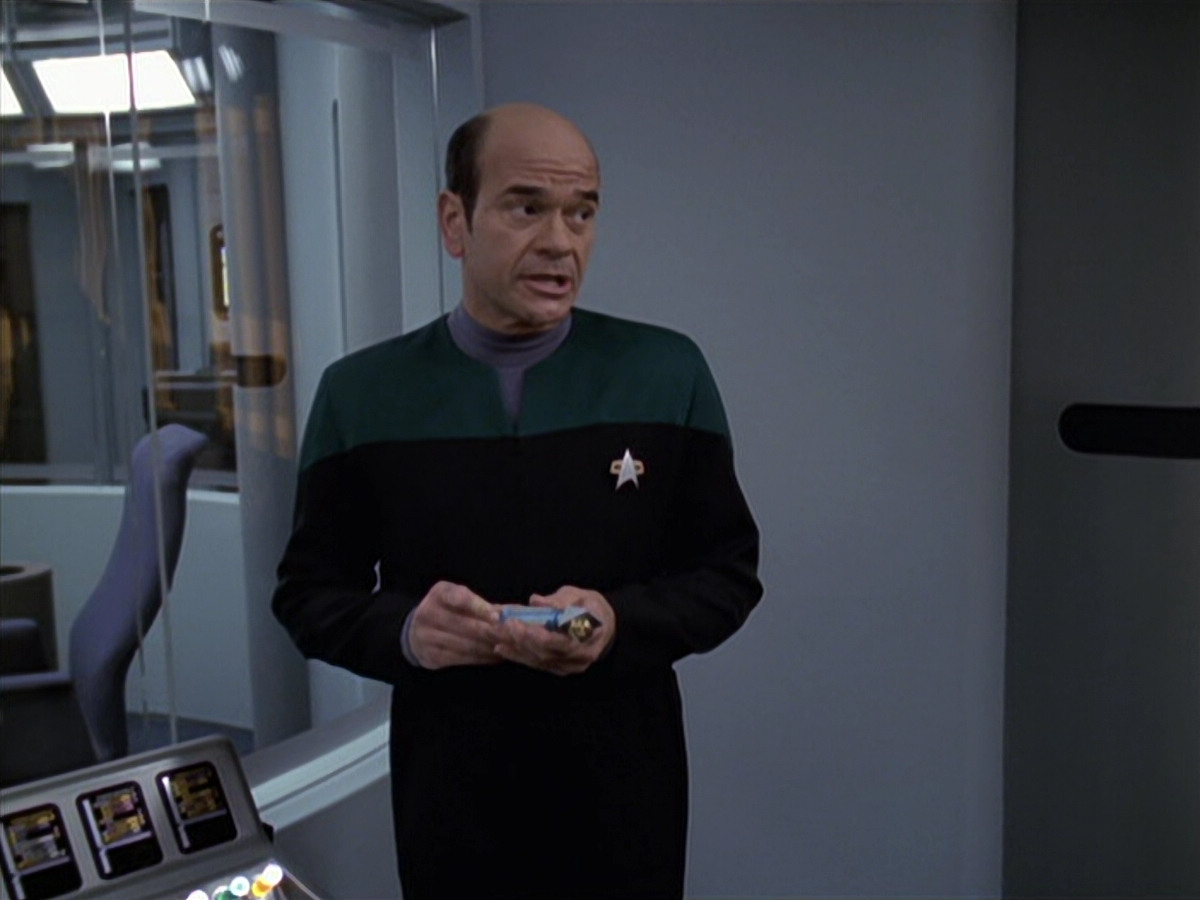 extant_StarTrek_VOY_6x18-AshesToAshes_01496.jpg