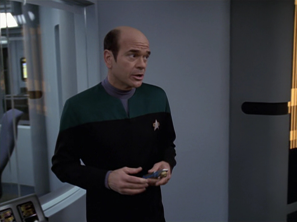 extant_StarTrek_VOY_6x18-AshesToAshes_01497.jpg