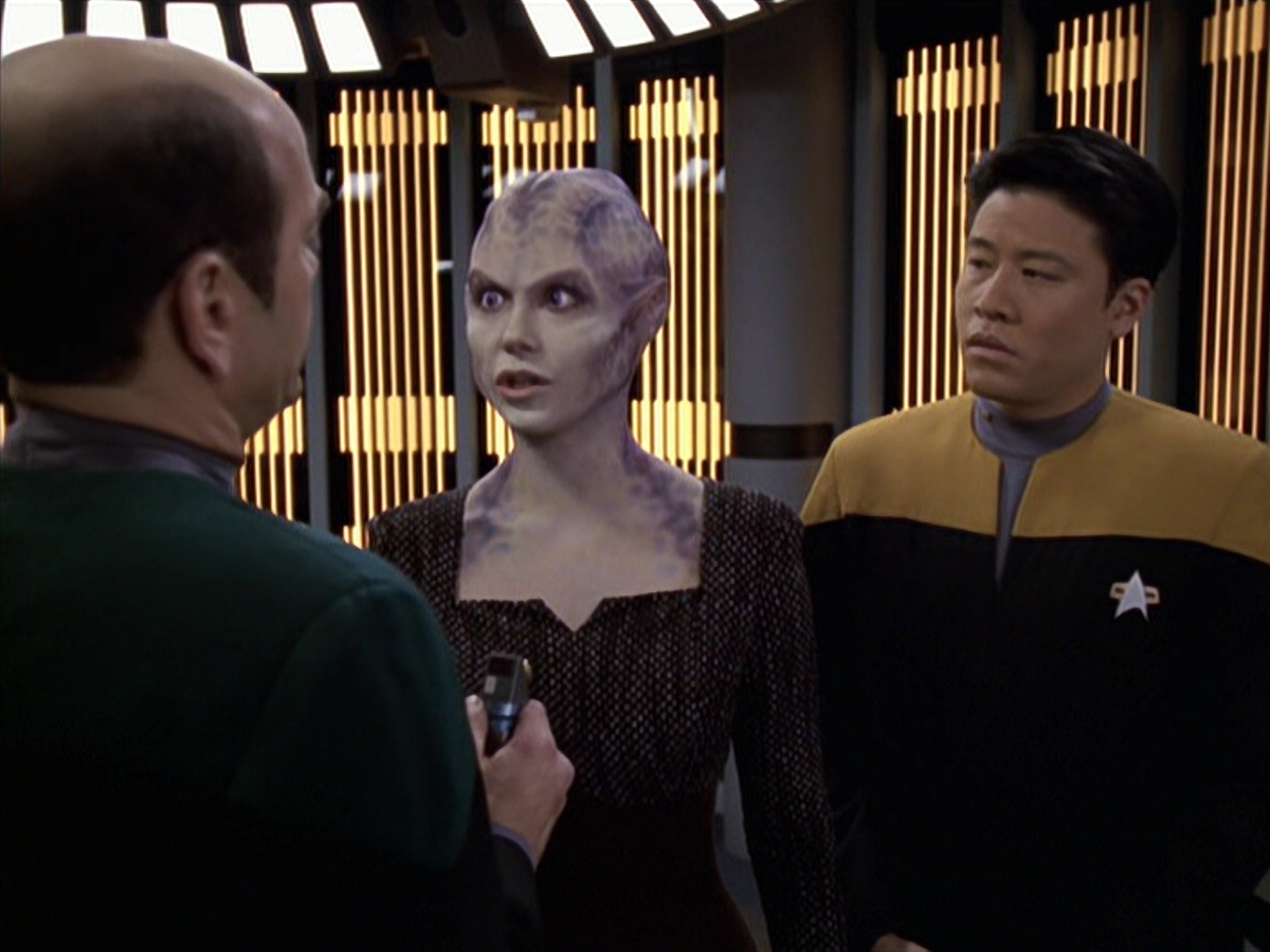 extant_StarTrek_VOY_6x18-AshesToAshes_01504.jpg