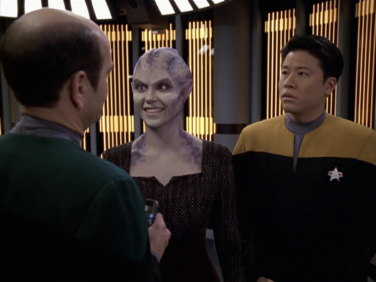 extant_StarTrek_VOY_6x18-AshesToAshes_01512.jpg
