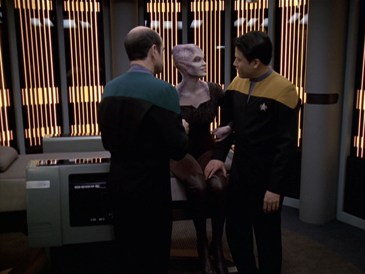 extant_StarTrek_VOY_6x18-AshesToAshes_01522.jpg