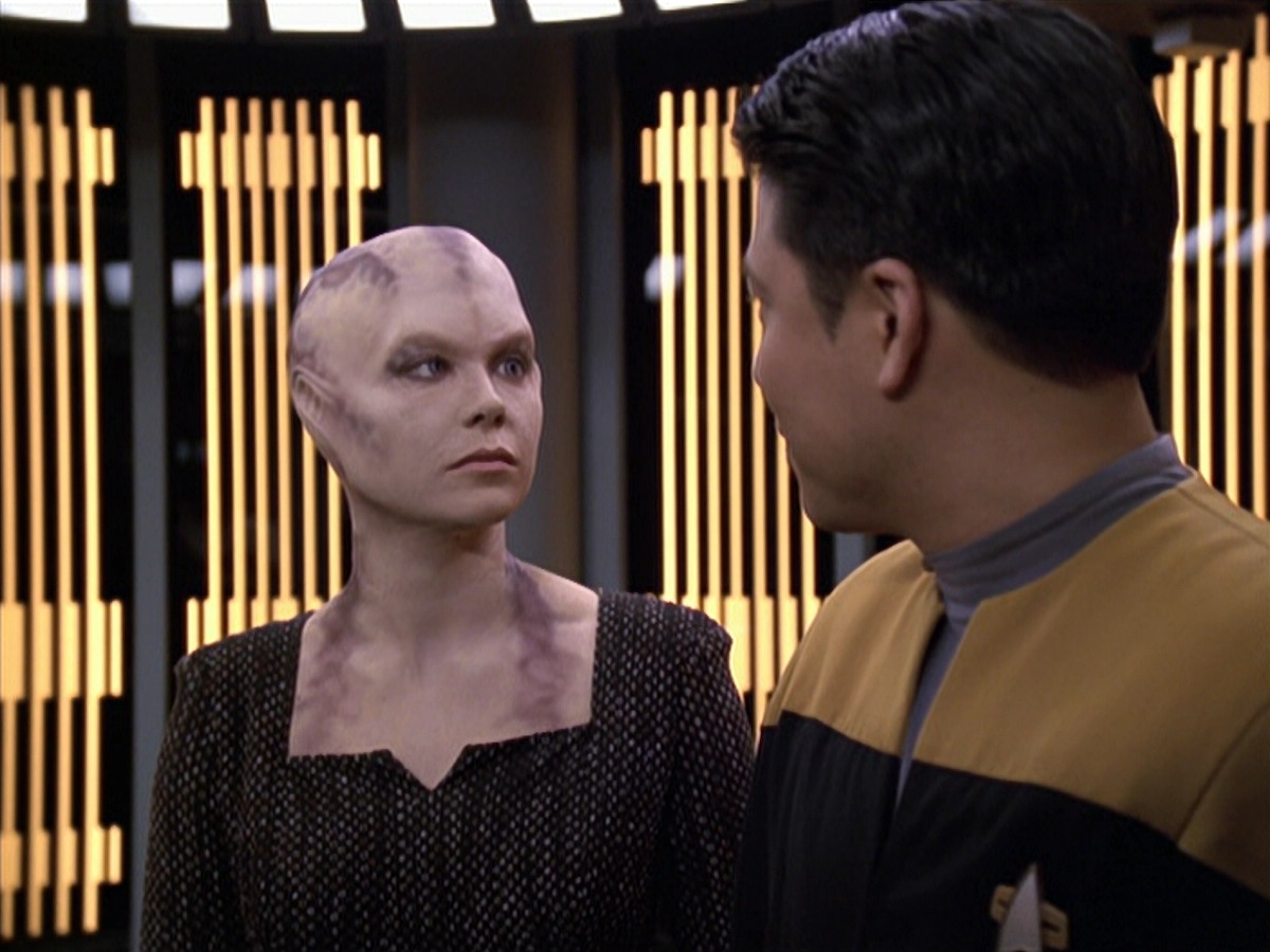 extant_StarTrek_VOY_6x18-AshesToAshes_01540.jpg