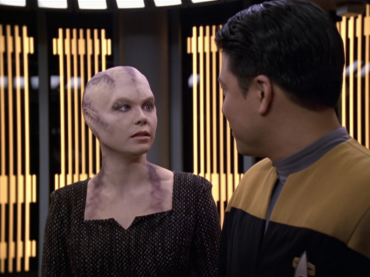 extant_StarTrek_VOY_6x18-AshesToAshes_01541.jpg