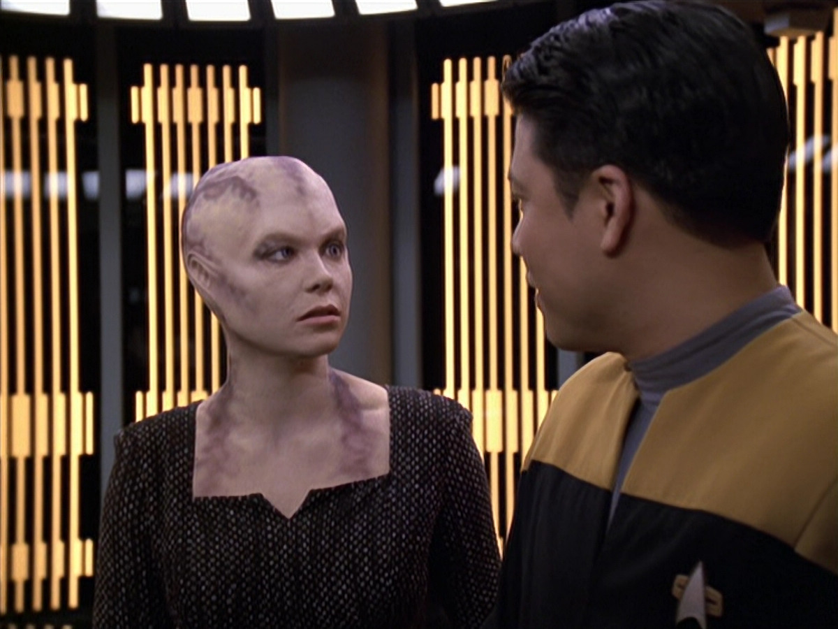 extant_StarTrek_VOY_6x18-AshesToAshes_01544.jpg