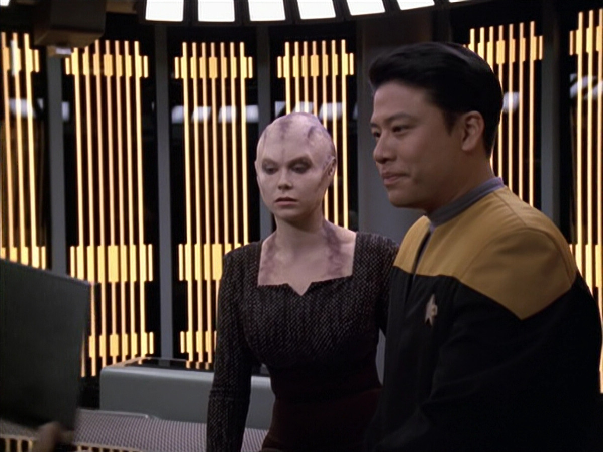 extant_StarTrek_VOY_6x18-AshesToAshes_01548.jpg
